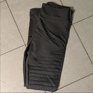 Lularoe NWOT Luxe Moto leggings (S)